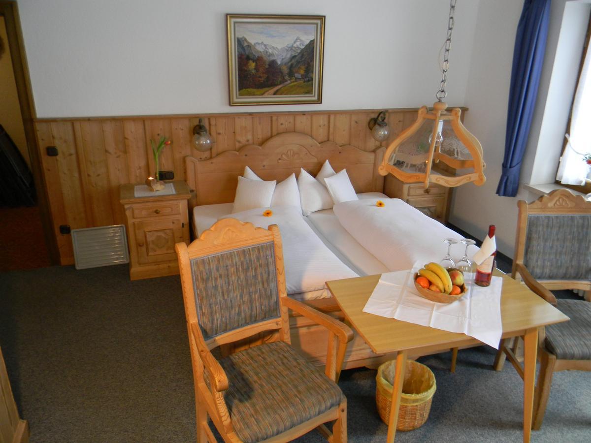 Landhaus Spielmannsau Oberstdorf Room photo